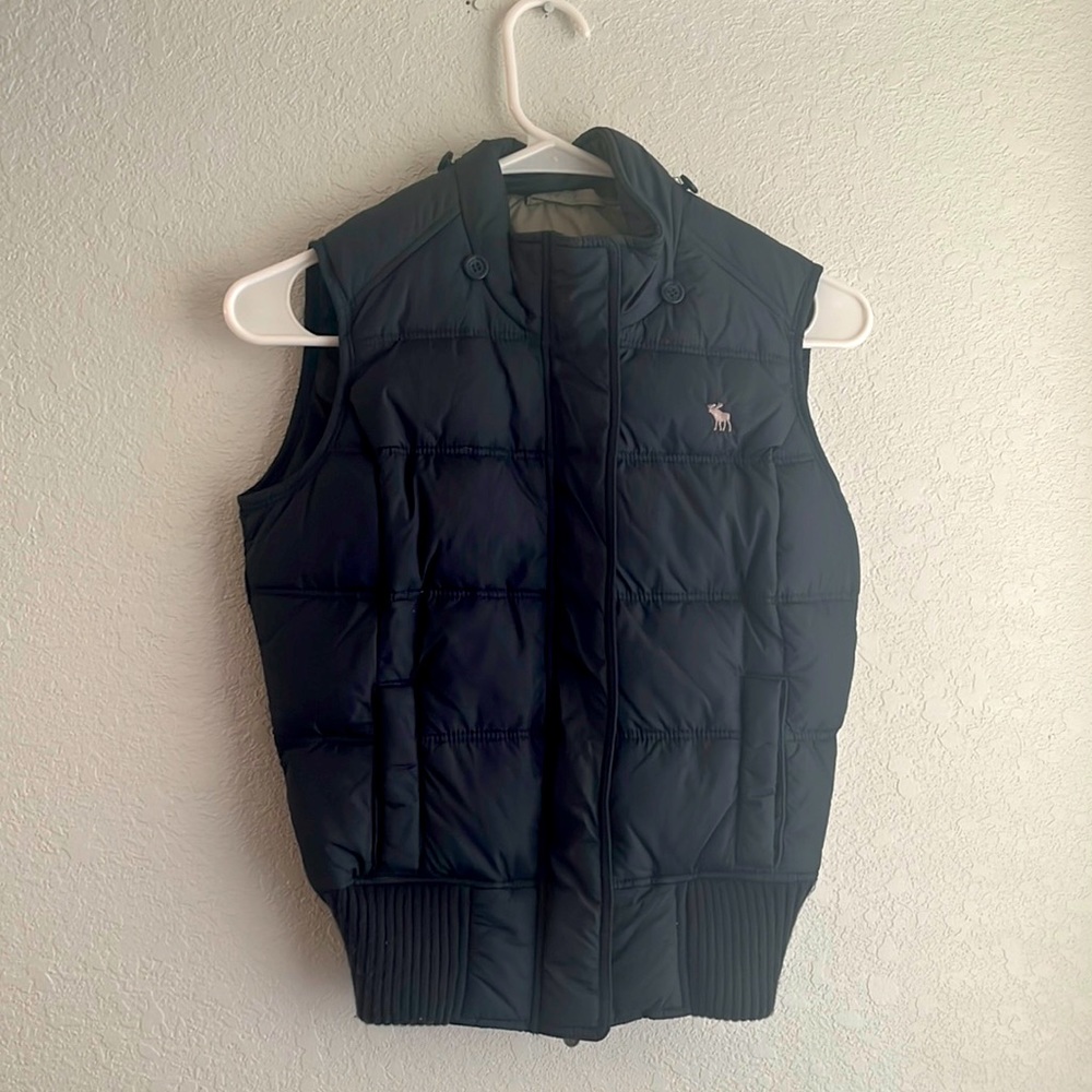 Black puffer vest from Abercrombie. Size Small.